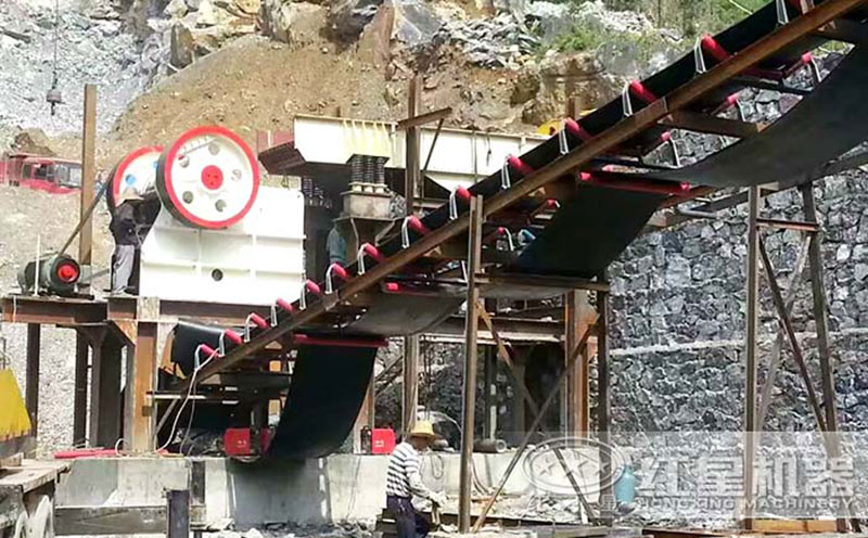 顎式破碎機(jī)工作現(xiàn)場(chǎng) 顎式破碎機(jī)工作現(xiàn)場(chǎng)