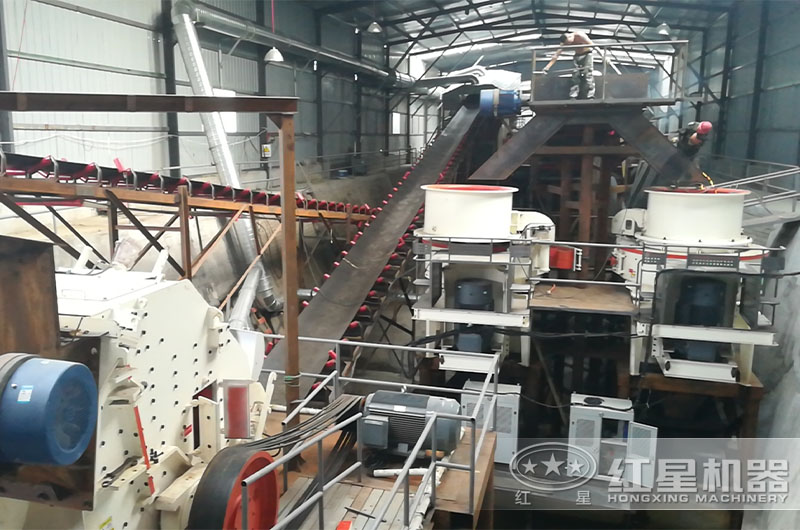 沖擊式破碎機(jī)作業(yè)現(xiàn)場(chǎng)