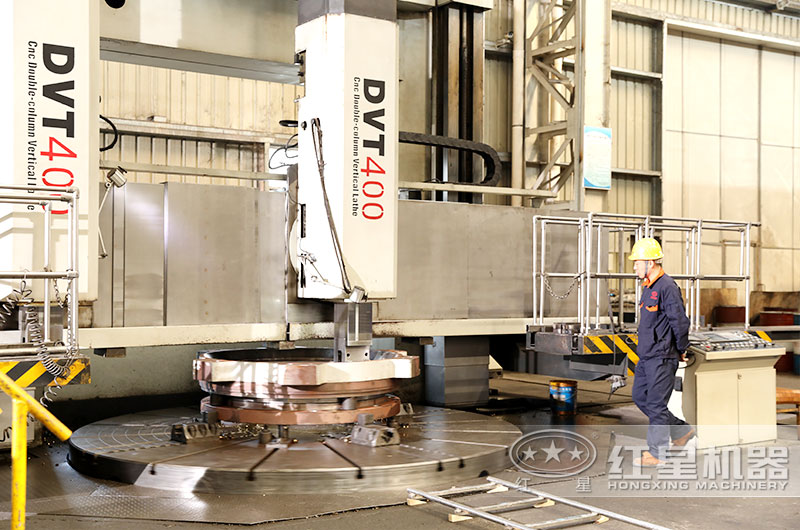 912礦山破碎機(jī)的制造車(chē)間 912礦山破碎機(jī)的制造車(chē)間