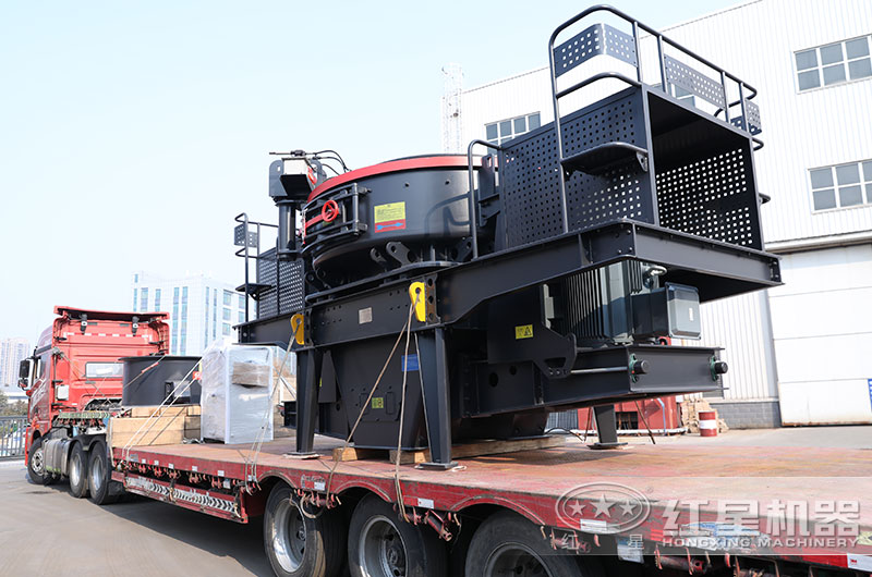 成套石頭碎砂設(shè)備裝車發(fā)貨中 成套石頭碎砂設(shè)備裝車發(fā)貨中