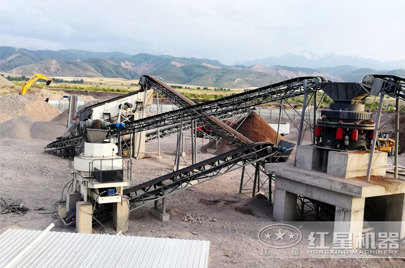 時產(chǎn)200噸石頭碎砂生產(chǎn)客戶現(xiàn)場 時產(chǎn)200噸石頭碎砂生產(chǎn)客戶現(xiàn)場