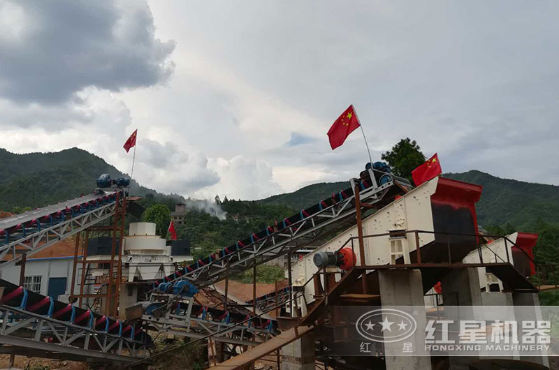 河卵石制砂加工現(xiàn)場(chǎng) 河卵石制砂加工現(xiàn)場(chǎng)