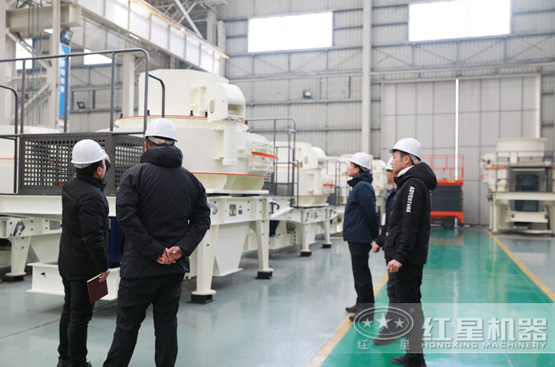 客戶來廠考察制砂設(shè)備 客戶來廠考察制砂設(shè)備