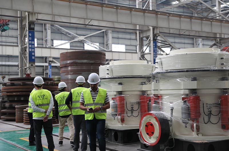 客戶來廠考察石英石加工生產(chǎn)設(shè)備 客戶來廠考察石英石加工生產(chǎn)設(shè)備